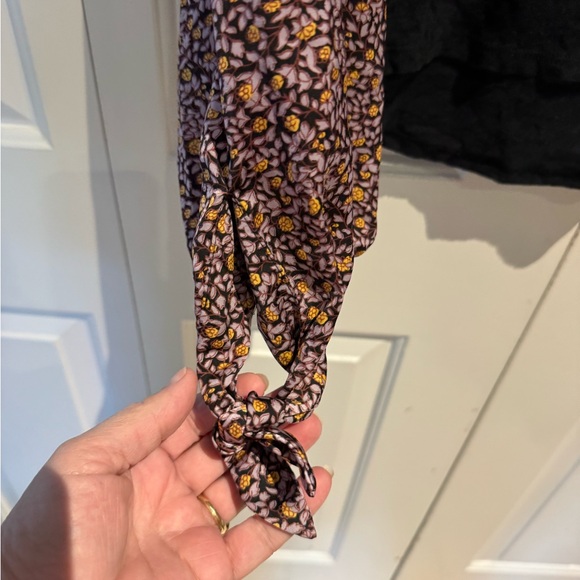 Anthropologie Floral light weight Shirt size Medium - Picture 3 of 4